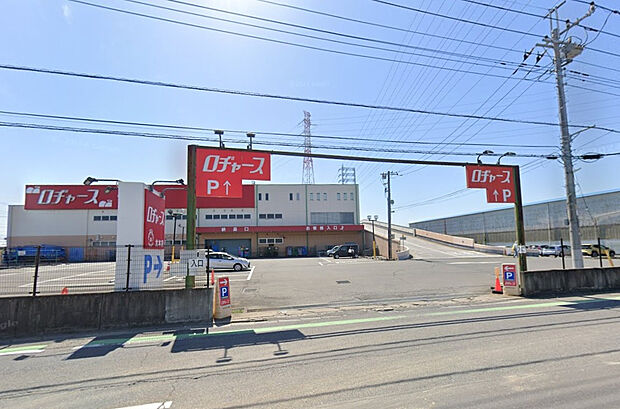 ファミリーマート北本中丸店（約563m）