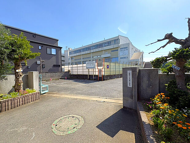 大塚小学校（約1,300m）