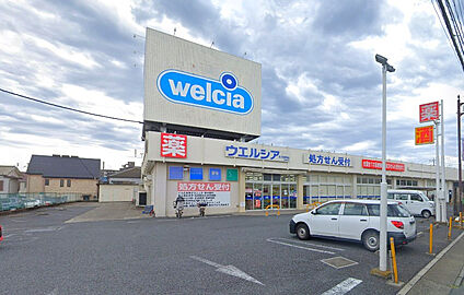 ウエルシア富士見鶴瀬東店 142m