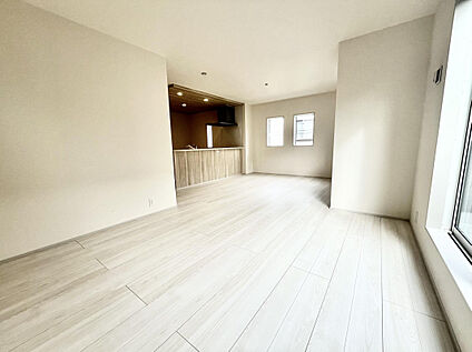 光と風が通う、2階LDKのくつろぎ空間