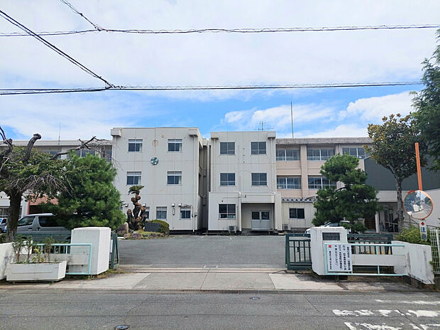 磐田市立城山中学校（約1,400m）