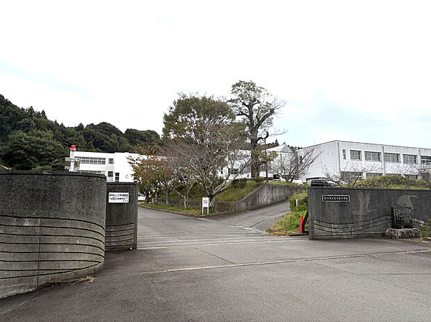 菊川市立菊川東中学校（約1,300m）