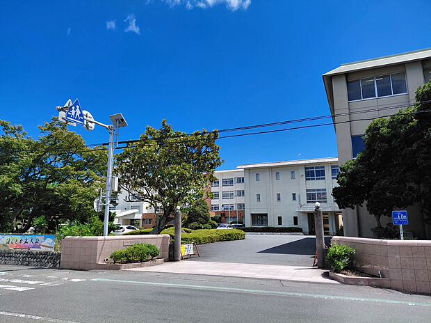 吉田町市立吉田中学校（約2,100m）