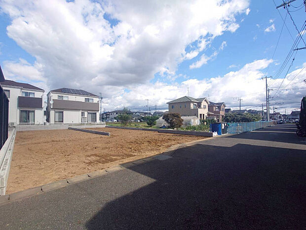 外観写真　並列2台駐車可能！さらにお庭付きです♪