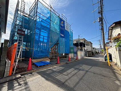 前面道路含む外観写真