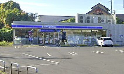 ローソン　みつわ台大通り店 180ｍ(徒歩3分)