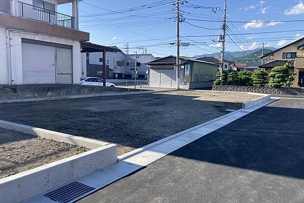 No.6_土地（撮影_2024年5月）敷地南東より撮影。土地面積199.97m2（60.49坪）