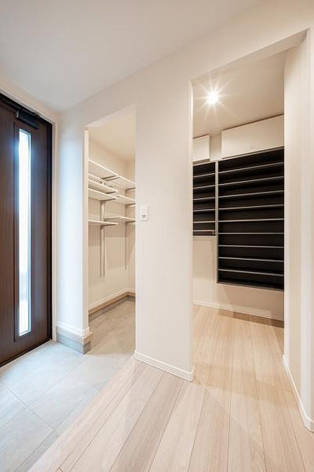 No.12_玄関2(2024年10月撮影)大容量収納付きの玄関。モデルハウス公開中です!お気軽にご見学ください!