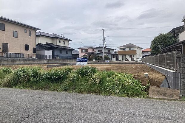 No.3_土地（撮影_2025年4月）40坪以上でゆったりした土地の広さ。南向きで陽当たりのよい分譲地です。