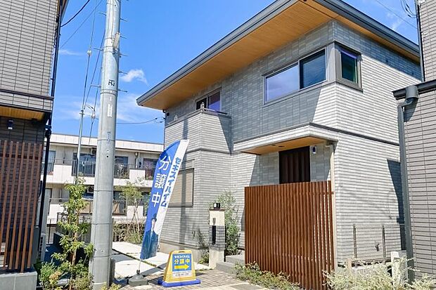 No.13_外観(撮影_2025年9月)タイル外壁は外観の美しさだけでなくメンテナンスコストも抑えます。