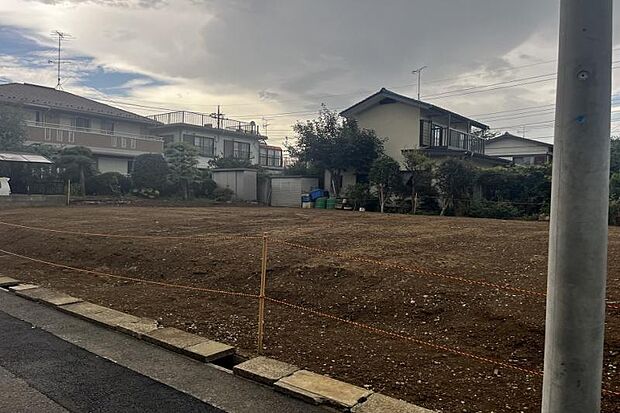 土地No.2（撮影_2025年9月）お車の出し入れがしやすいです。