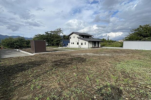 No.3_土地(撮影_2025年9月)南西より撮影。土地面積:359.03m2(108.60坪)