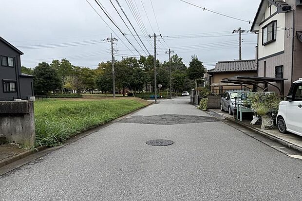 No.1~2_前面道路2(撮影_2025年10月)南側より撮影