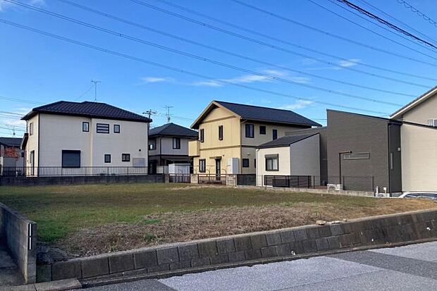 分譲地全景2（撮影_2025年11月）プランニングのしやすい60坪以上のお土地です。