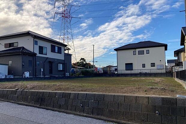 No.2（撮影_2025年11月）60坪以上でゆとりのある自由設計が可能な区画です。