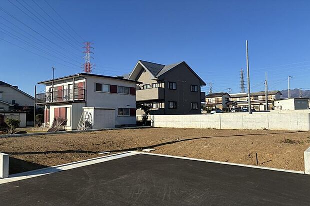 No.7_土地1(撮影_2025年11月)敷地南東側より撮影。土地面積:276.40m2(83.61坪)敷地延長部分含む。