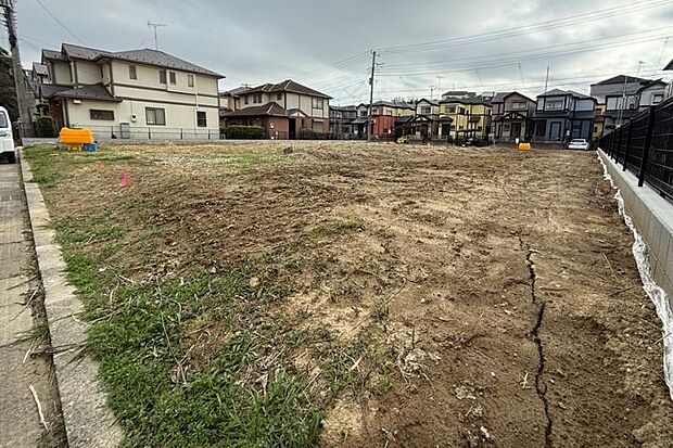 土地全景4(撮影_2026年3月)※販売済区画を含む場合がございます。最新の販売状況は区画図等をご参照下さい。周辺環境を含めて現地をご案内致します。