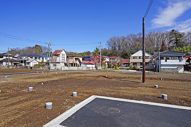 【No.7_土地（撮影_2024年3月）】南東接道区画。南東からの光と風を豊かに取り込む設計がおすすめの敷地です。