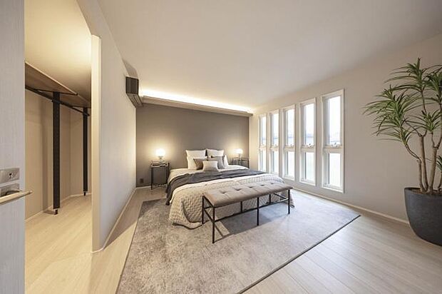 【No.6_主寝室1（撮影_2025年9月）】東南角部屋の主寝室は朝日が心地よく入り、気持ちの良く目覚められます。