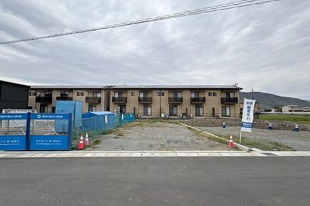 No.3_土地1（撮影日_2026年4月）開放感あふれる整形地。前面道路との高低差が少なく、プランニングしやすい区画です。 