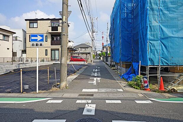 【No.2_前面道路 （撮影_2024年9月）】No.2_前面道路 （撮影_2024年9月）幅員約4mの前面道路。