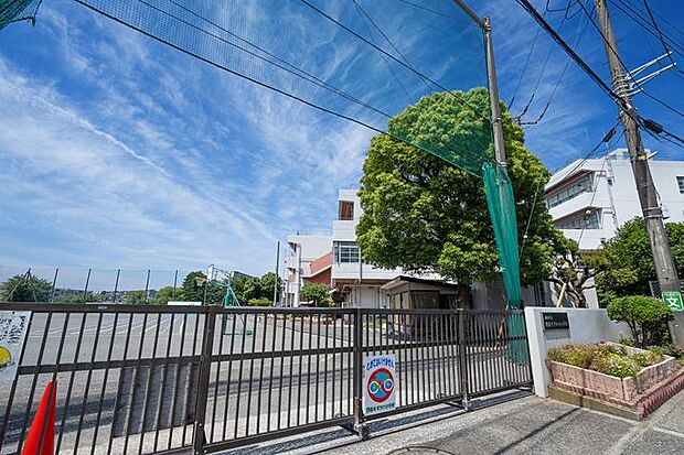 横浜市立野庭すずかけ小学校（約300m・徒歩4分）