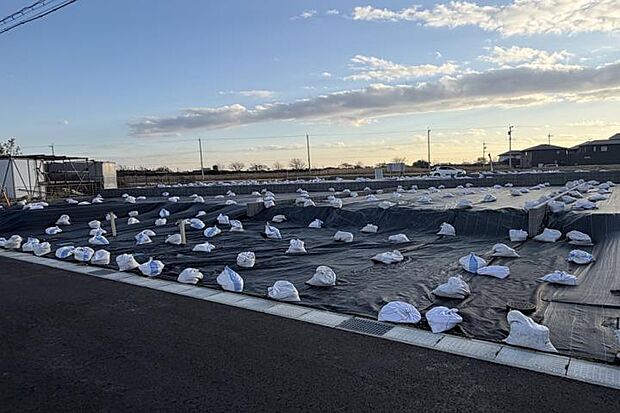 No.2_土地(撮影_2025年12月)まちなみガイドラインによりお庭は道路の反対側に計画されるため安全かつプライバシー性のあるお庭をご検討いただけます。