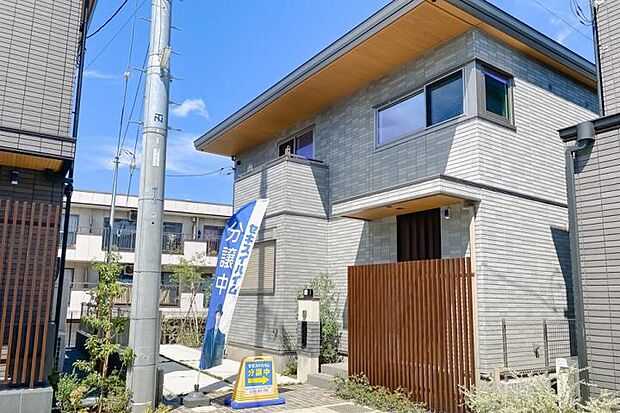 【3LDK】No.13_外観(撮影_2025年9月)タイル外壁は外観の美しさだけでなくメンテナンスコストも抑えます。