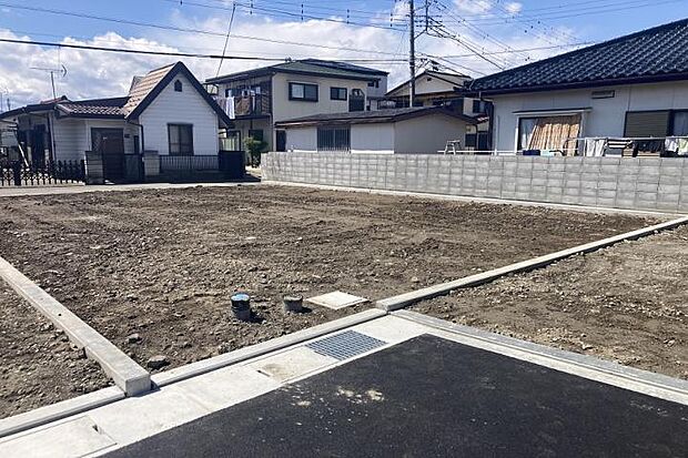 No.4_土地1（撮影_2025年5月）敷地面積171.79m2（51.96坪）敷地の東側から撮影。南側が空地（43条但し書き道路）になっており、建物が建つ心配がありません。