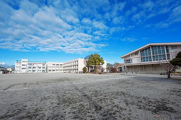 甲府市立南西中学校（約1,270m・徒歩16分）