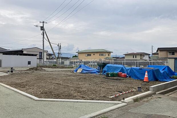 No.5_土地1（撮影_2025年6月）敷地北西より撮影。土地面積：221.9m2（67.12坪）