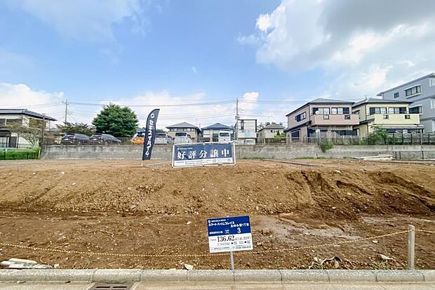 No.3_土地1(撮影_2025年9月)駐車スペース2台確保可能。お庭でバーベキューもお楽しみ頂けます。