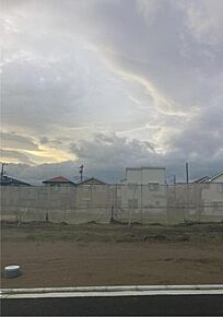 区画No.6_1（撮影_2025年10月）敷地面積123.53平方メートルの南側接道物件。整形地のため、建物や駐車計画を取り易そう。日当たり、風通しも良好な区画。 