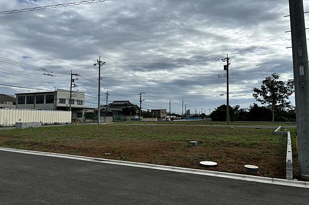 No.3_土地1（撮影_2025年10月）ご家族との大切なお時間を過ごしたり、テレワークスペースを設けたりとお好みの我が家の設計をお手伝いします。