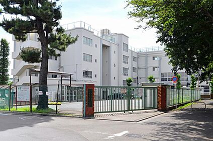 にしみたか学園三鷹市立第二中学校 1040m(13分)