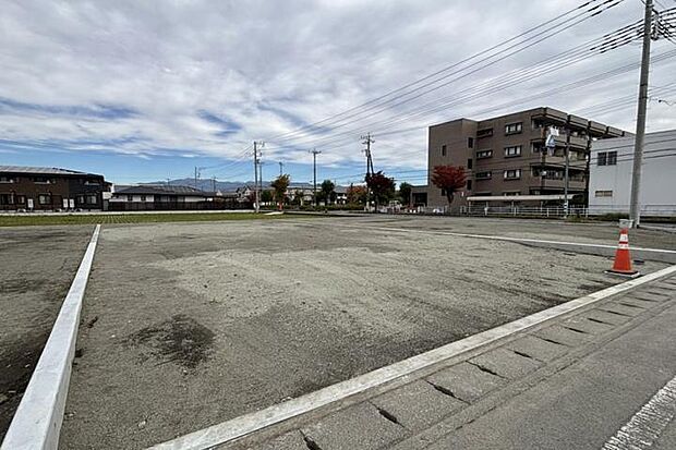 No.3_土地1（撮影_2025年11月）南西より撮影。南北に広い土地なので、日当たり良好です。