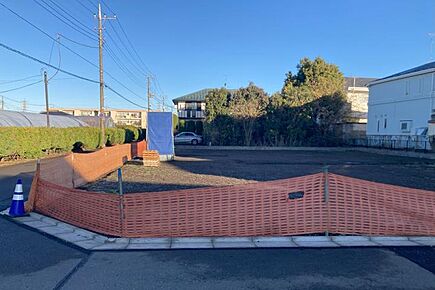 A-2_土地1（撮影_2025年12月）南西角地。日当たり良好な区画です。 