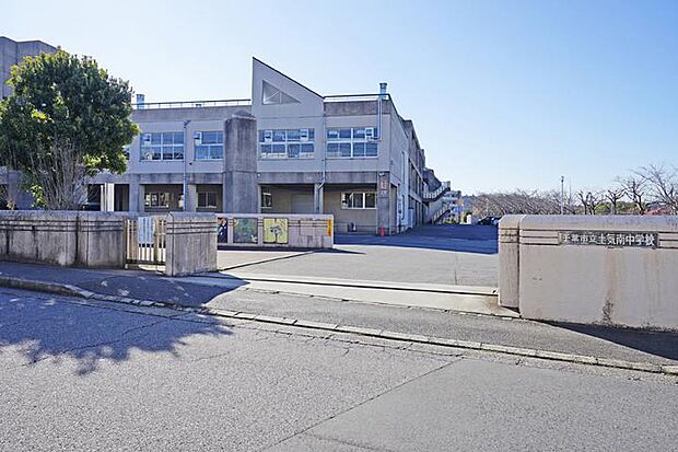 千葉市立土気南中学校(約1,735m・徒歩22分)