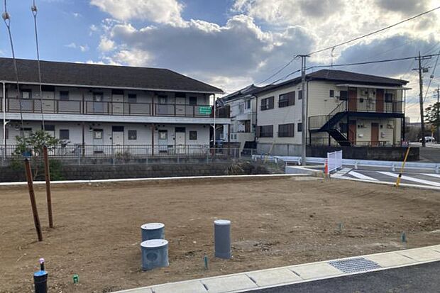 No.8_土地(撮影2026年2月)南側からの日当たりが良好で、南側にお庭の計画も可能です。