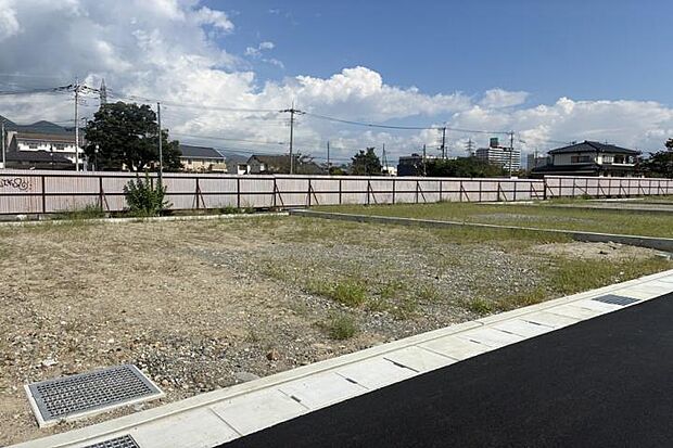 No.2_土地1(撮影_2026年9月)196.77m2(59.52坪)。全16区画、新しいコミュニティが育まれる街が誕生します。