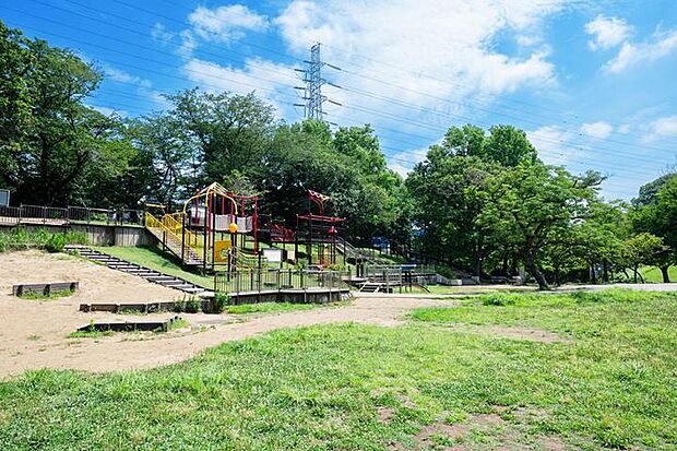 岸根公園（約210m・徒歩3分）
