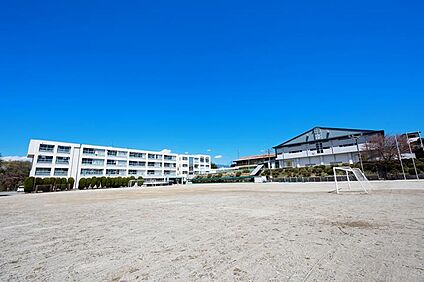 甲斐市立双葉中学校 1100m(14分)