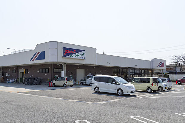 【マルアイ森田店まで徒歩約7分】徒歩利用しやすい距離にスーパーがあると毎日の買い物がラクラク！マルアイアプリで事前にチラシやクーポンをチェックしたり、徒歩約5分のドラッグストアと使い分けることも。