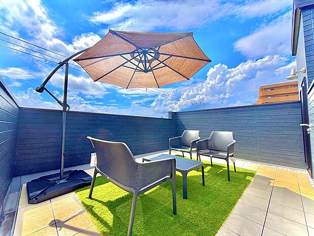 スカイバルコニーのある邸宅でペットやお子様と過ごすことができます。休日を豊かにし癒しの毎日が叶います。