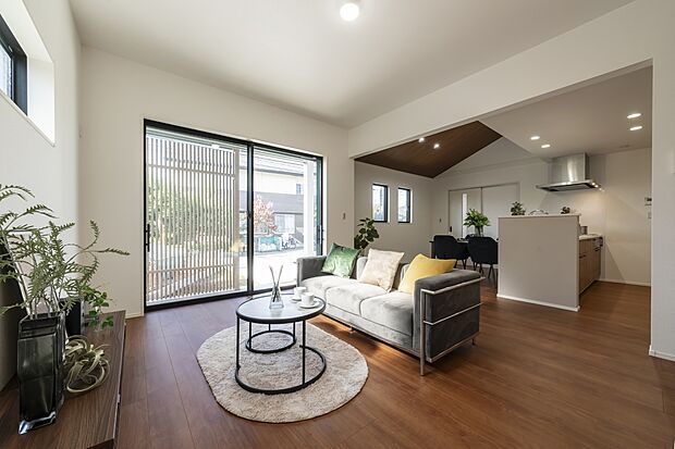 21.7帖のLDKからテラスにつながるプラン。
開放的な空間で癒されます。
※現地撮影