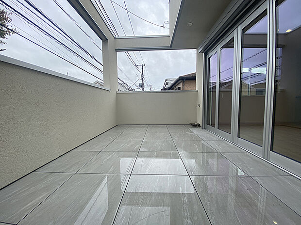 施工例　青空を背景に陽光のスポットライトを浴び、オーナー様だけの特別な空間を演出施工例　青空を背景に陽光のスポットライトを浴び、オーナー様だけの特別な空間を演出