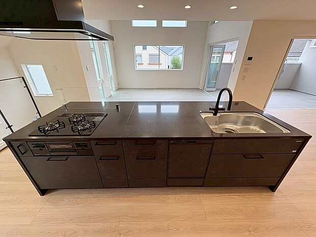 施工例　革新的なデザインと優れた機能性は毎日欠かせないキッチンワークに歓びをプラス