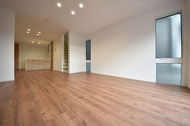 施工例 広々としたスペースに優しい光があふれるくつろぎのリビングダイニング