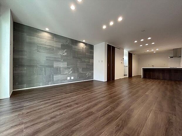 施工例 広々としたスペースに優しい光があふれるくつろぎのリビングダイニング