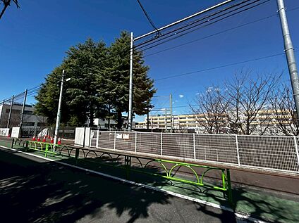 芦花小学校  約880m(徒歩11分)